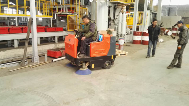 Q4型电动扫地机驾驶式扫地车用于铸造车间现场