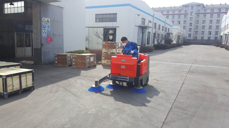 驾驶式扫地车用于工业厂区