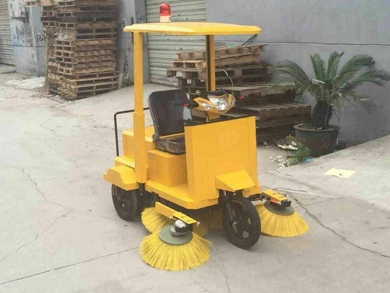 驾驶式道路清扫机