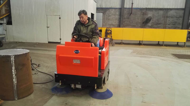 电动扫地机用于铸造行业铸造车间